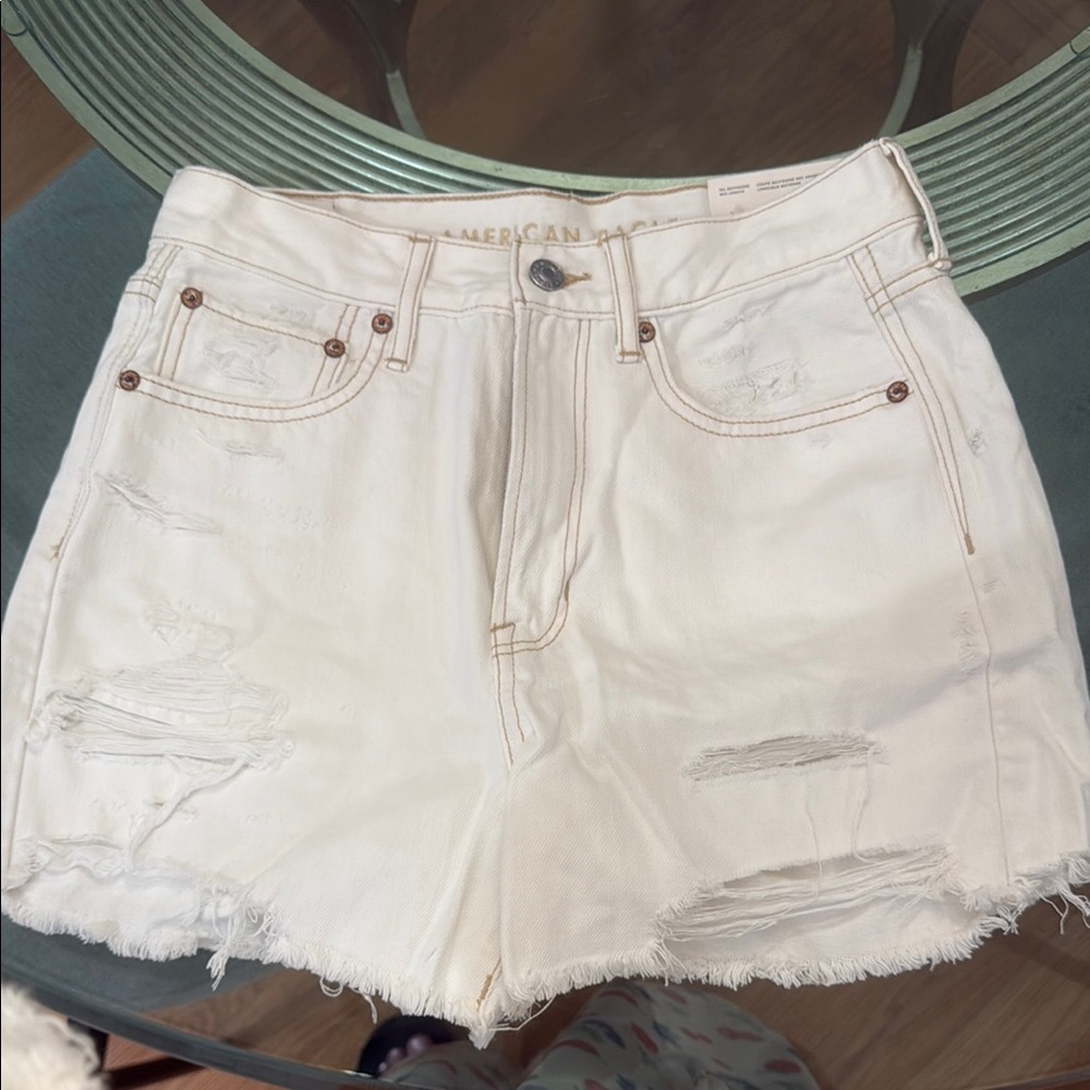 NWT American Eagle Outfitters Women's White Distressed Shorts size 4